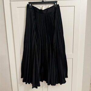 Abercrombie & Fitch Black Pleated Midi Skirt